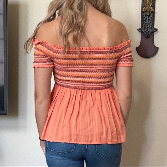 Taylor and Sage off the shoulder top - Picture 3 of 3